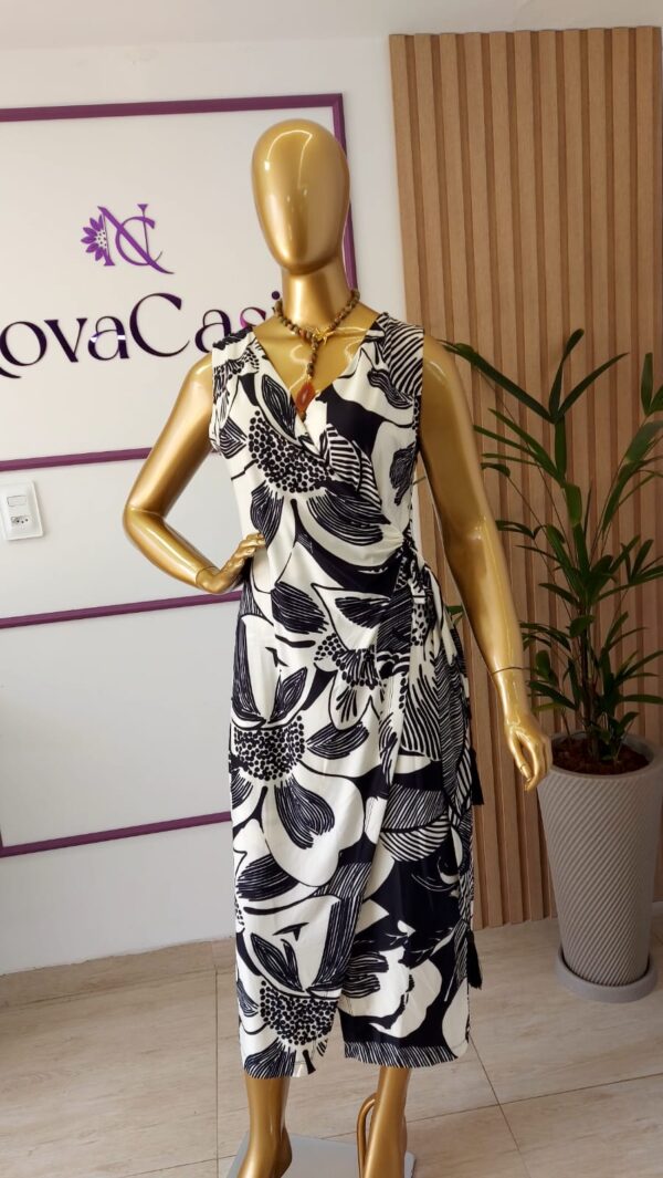 Vestido Midi Envelope Branco e Preto Fluity. - Imagem 6