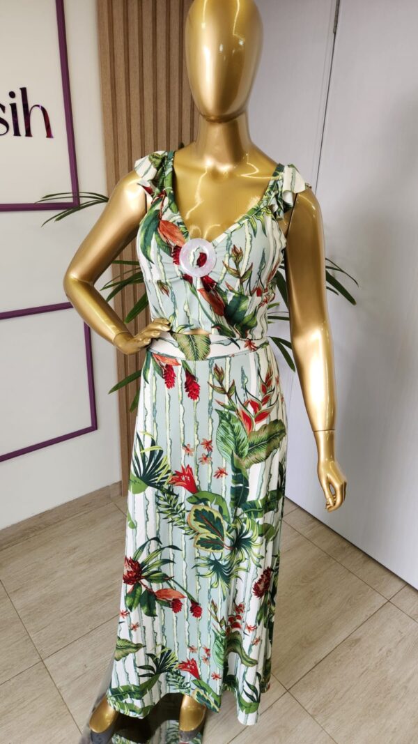 conjunto plus size saia longa e cropped