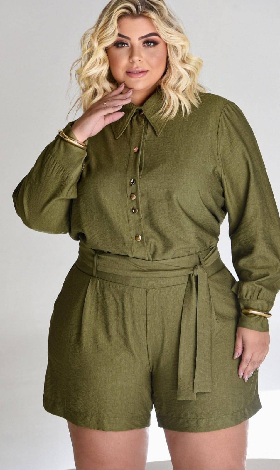 conjunto shorts e camisa feminino