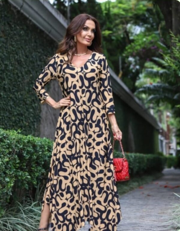 Vestido Longo com Estampa e Barra Assimétricas