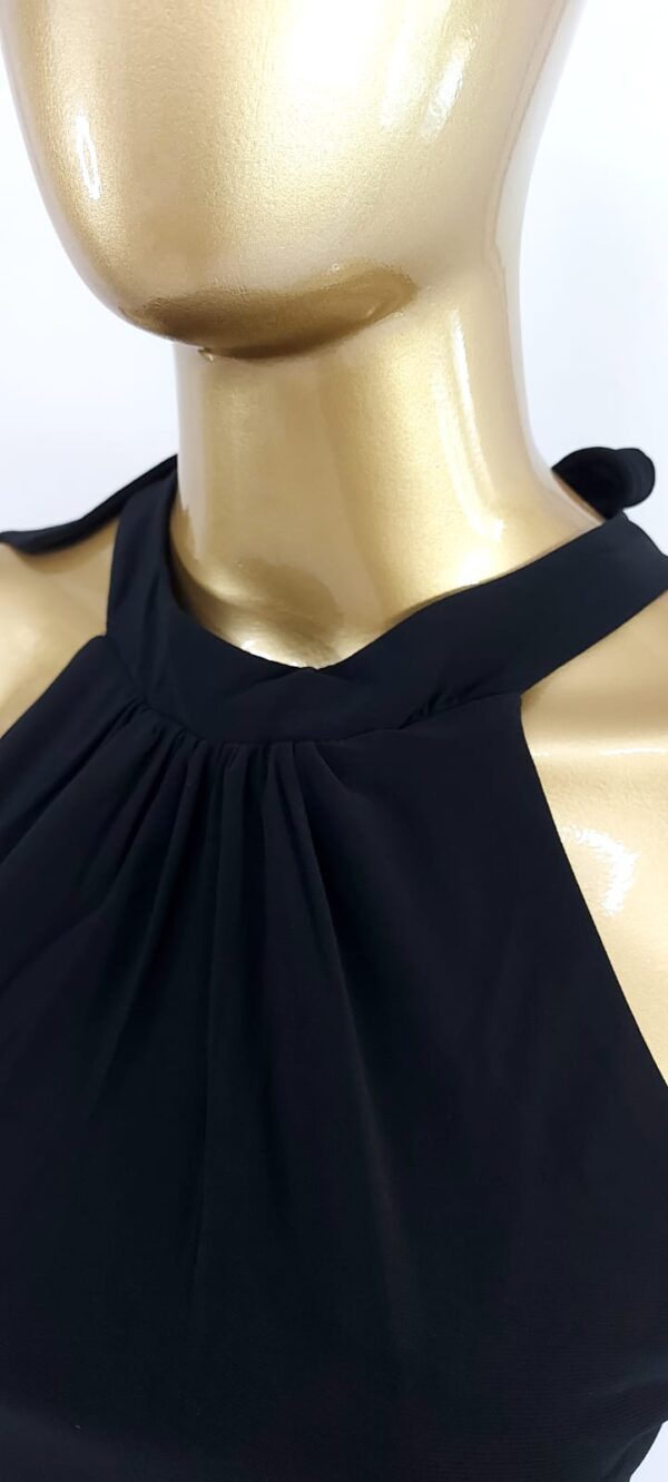 Blusa com Decote Americano Preta Lisa - Imagem 2