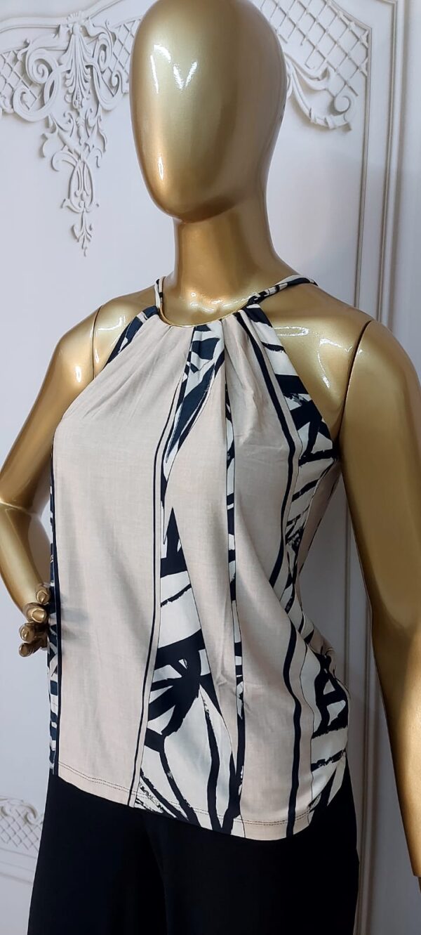Blusa em Fluity Estampada de Alça com Maxi Colar - Imagem 2