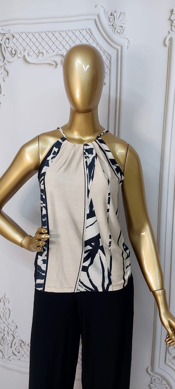 Blusa em Fluity Estampada de Alça com Maxi Colar - Imagem 3