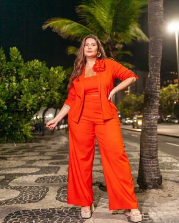 Conjunto Blazer com Flor+Calça Plus Size