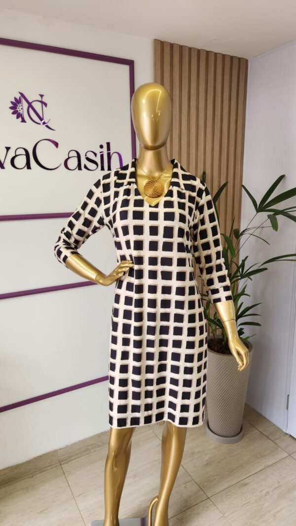 Vestido Túnica em Fluity com Gola em decote V Estampado.
