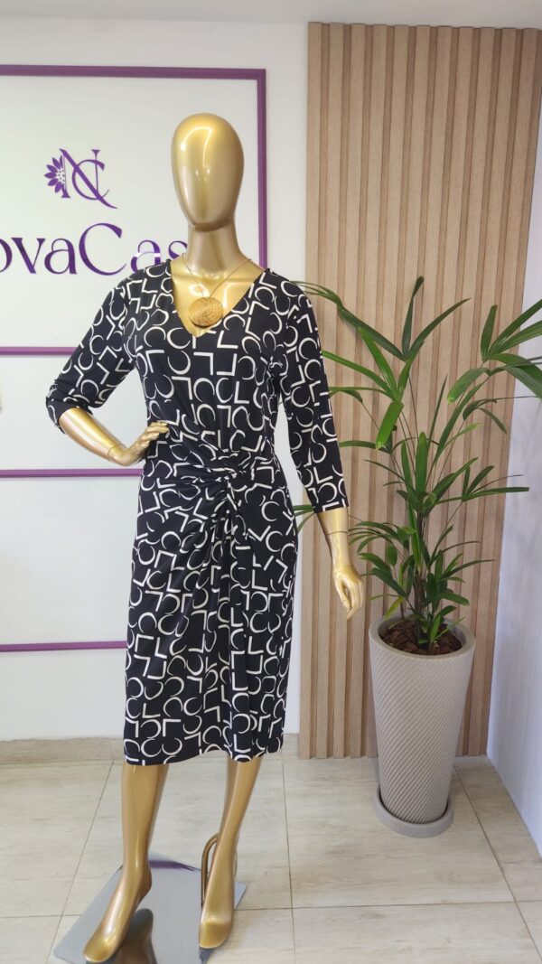 Vestido Cachecouer Preto em Estampa Assimétrica - Imagem 3