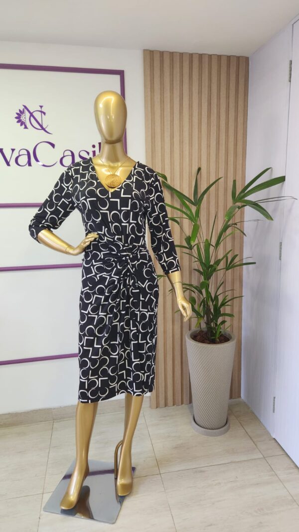 Vestido Cachecouer Preto em Estampa Assimétrica - Imagem 5
