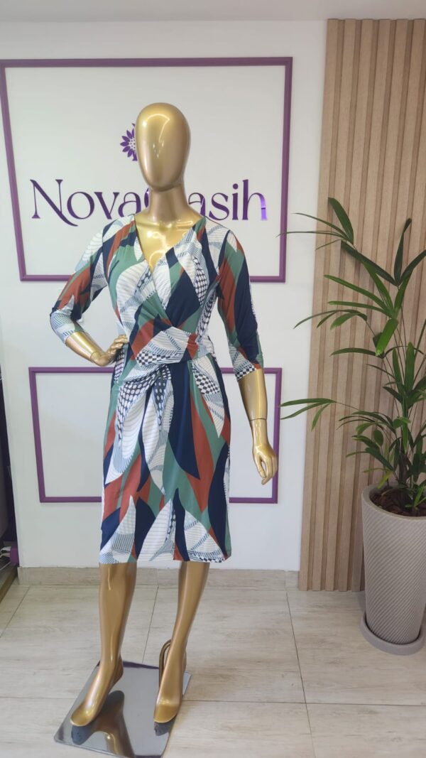 Vestido em Fluity Curto Cachecoeur Manga 3/4 - Imagem 3