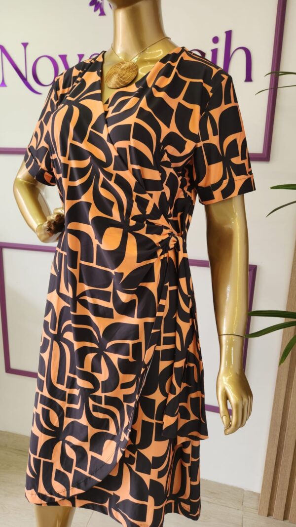Vestido Curto com Manga modelo Envelope em Fluity. - Imagem 2