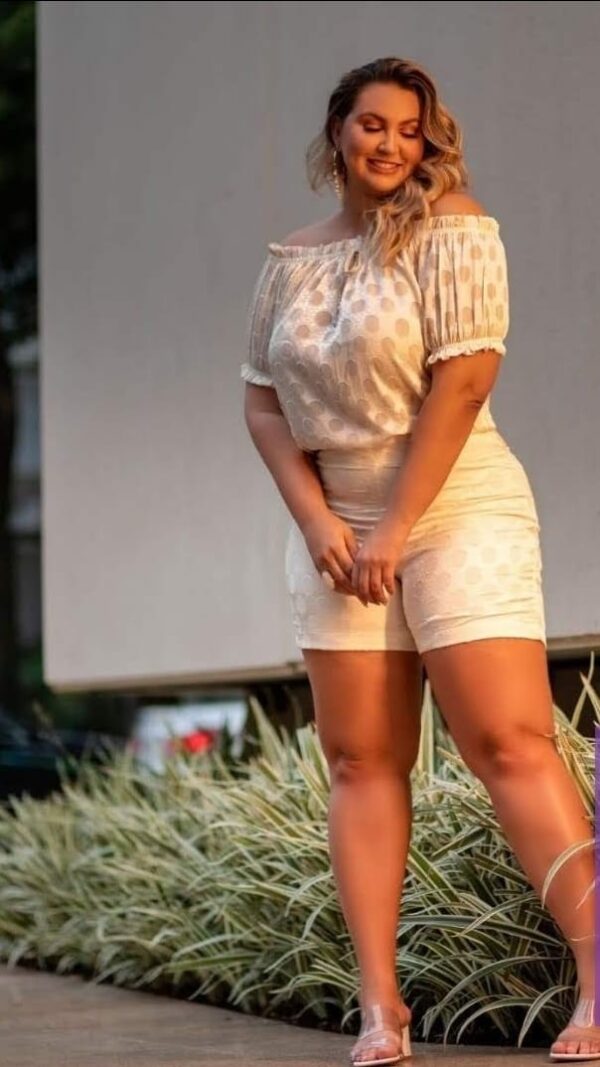 Macaquinho Curto Gotas Plus Size