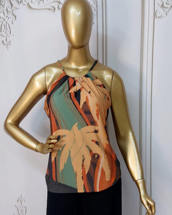 Blusa em Fluity de Alça com Maxicolar Estampada Savana