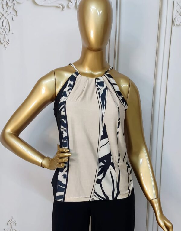 Blusa em Fluity Estampada de Alça com Maxi Colar