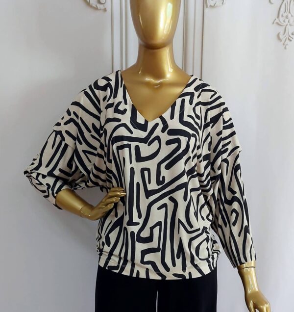 Blusa em Fluity Venice Estampada Decote V
