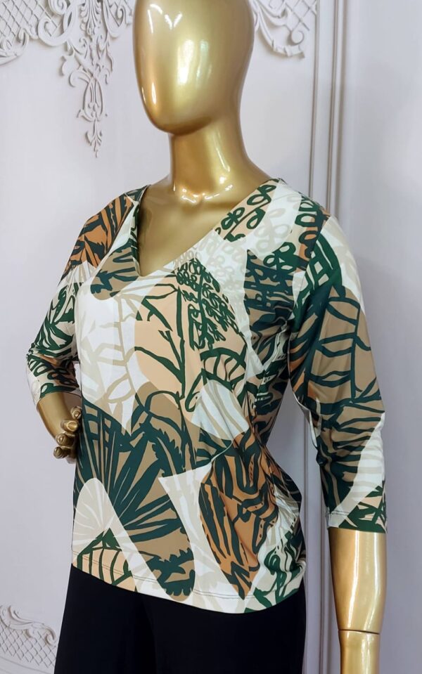 Blusa em Fluity Estampada Decote V - Imagem 2