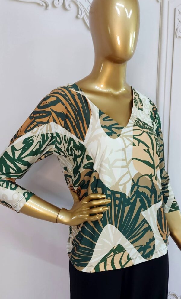Blusa em Fluity Estampada Decote V - Imagem 4