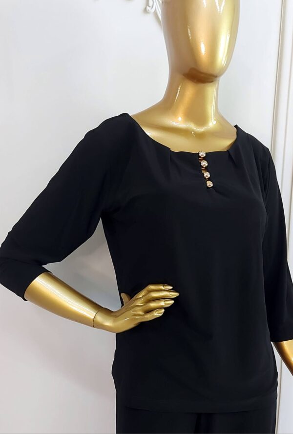 Blusa Preta com Botões Dourados - Imagem 2