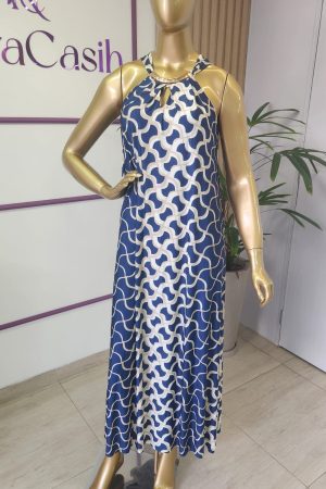 vestido fashion com adereço dourado